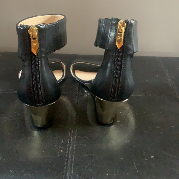 Size nine wedge sandals! Never been worn. - Picture 3 of 3